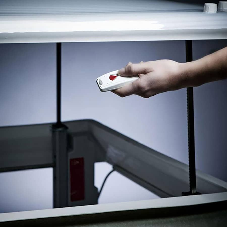 Claraboya apertura eléctrica con mando a distancia