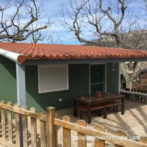 Casa de panel sándwich de fachada semi liso